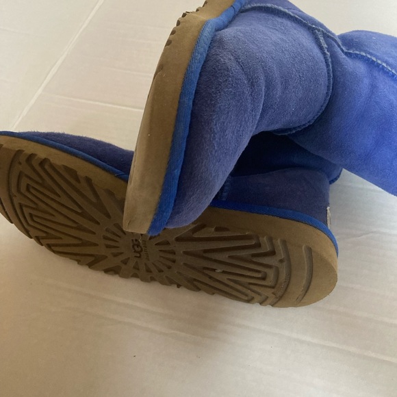 UGG - Australia Classic Short EUC - 5825 - Size W6 - Picture 5 of 6